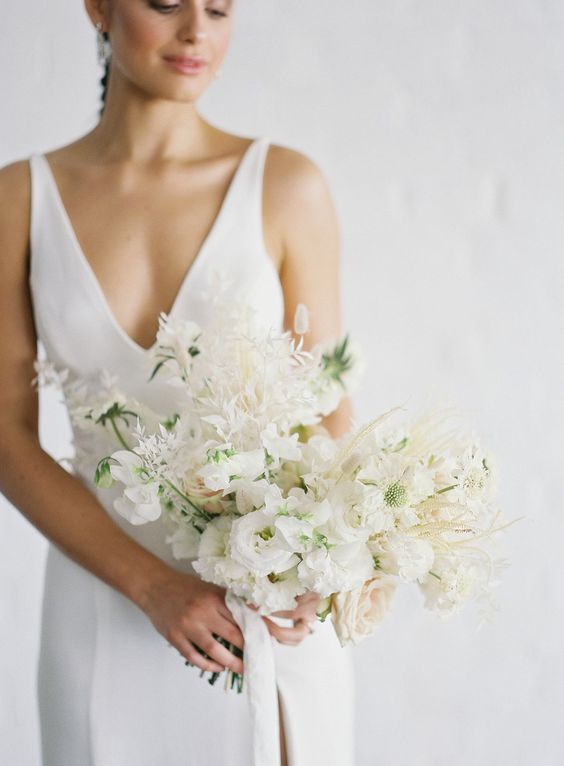 Modern Blush Pink Wedding Bouquet - via weddingsparrow.com