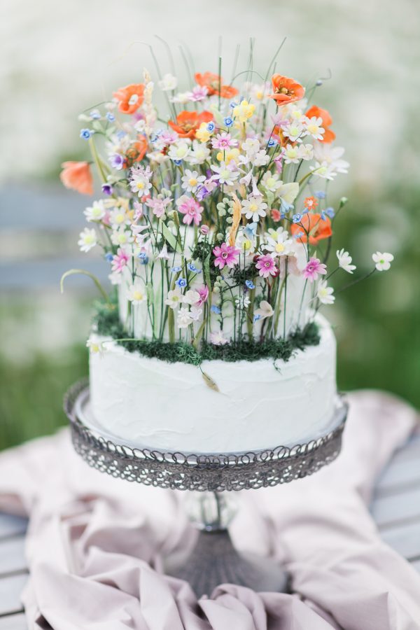 wildflower wedding cake via Bride & Blossom
