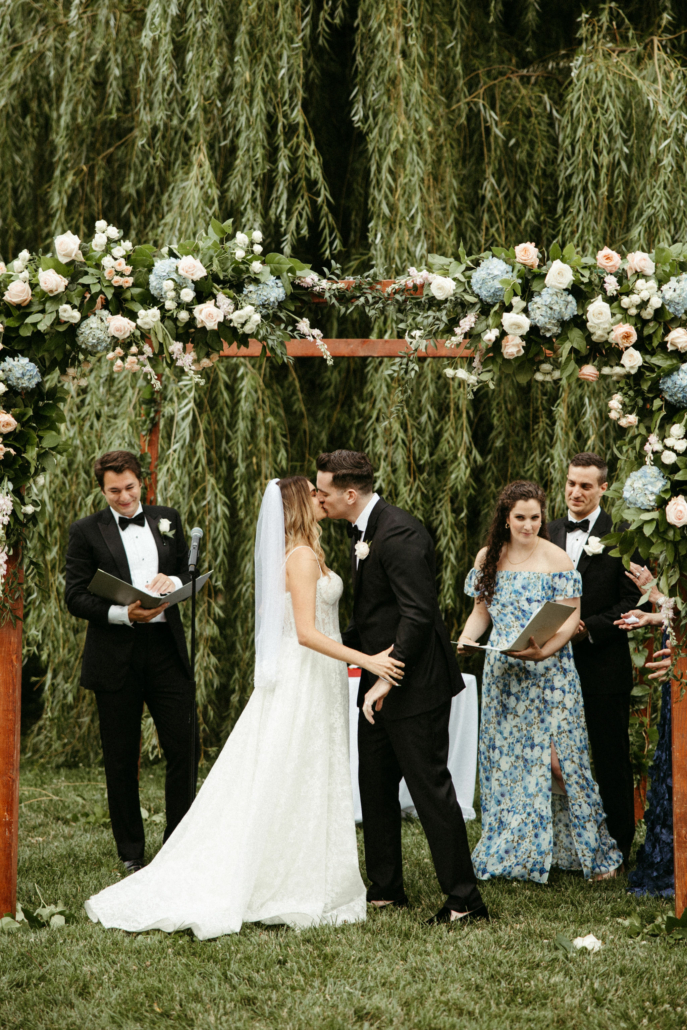 Rosie and Jim Wedding - First Kiss - Brooklyn Botanic Garden - Par La Mer Photography